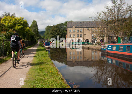 Die textilfabrik Stadt Hebden Bridge von der Rochdale Canal, Obere Calder Valley, South Pennines, Halifax, West Yorkshire, England Stockfoto