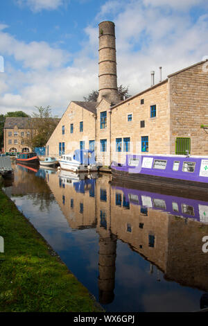 Die textilfabrik Stadt Hebden Bridge von der Rochdale Canal, Obere Calder Valley, South Pennines, Halifax, West Yorkshire, England Stockfoto