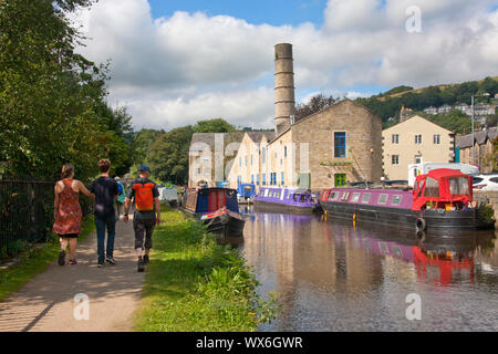 Die textilfabrik Stadt Hebden Bridge von der Rochdale Canal, Obere Calder Valley, South Pennines, Halifax, West Yorkshire, England Stockfoto