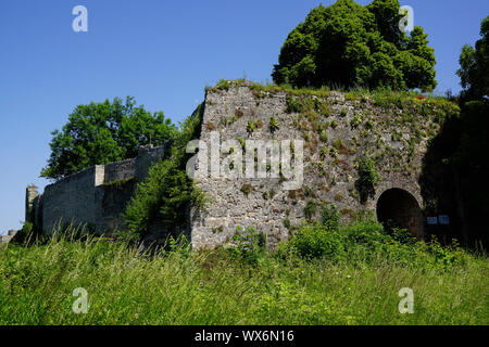 Verlassenen mittelalterlichen Burg in Deutschland Stockfoto