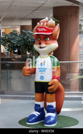 Lesik das Baby fox Maskottchen auf der Minsker Nationalbibliothek Stockfoto