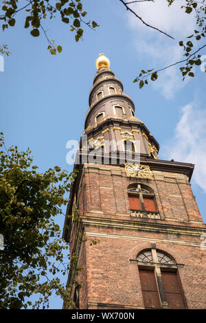 Die Turmspitze auf Vor Frelsers Kirke, oder Kirche unseres Erlösers, in Christianshavn, Kopenhagen, mit der externe Wendeltreppe Stockfoto