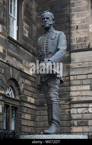 Statue von James Braidwood, der die erste städtische Feuerwehr in Edinburgh gegründet im Jahr 1824, geformt von Kenneth Mackay, Stockfoto