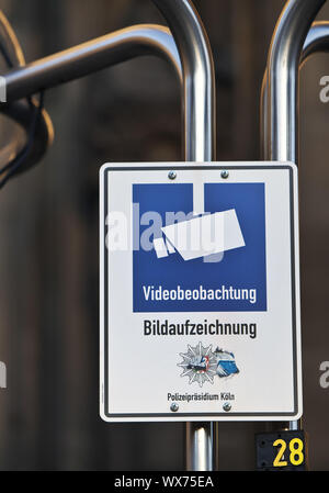 Anmelden Videoüberwachung auf der Domplatte, Köln, Nordrhein-Westfalen, Deutschland, Europa Stockfoto