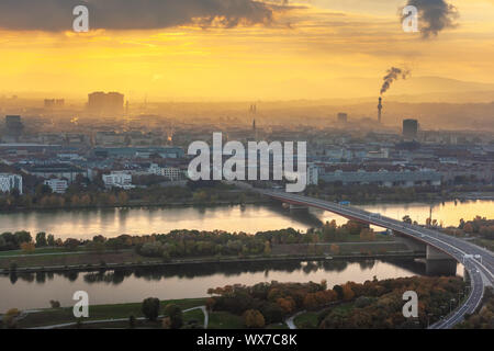 Schönen Sonnenuntergang über Wien Stockfoto