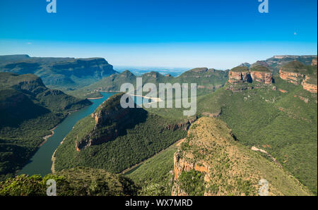 Blyde River Canyon aus den Drei Rondavels Viewpoint, Mpumalanga, Südafrika. Stockfoto