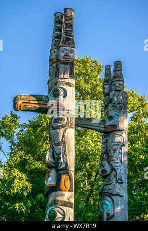 Totem Pole bei Thunderbird Park Victoria BC Kanada Stockfoto