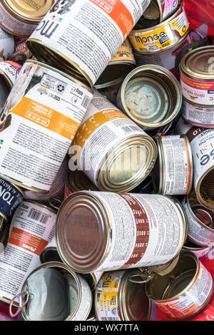 Blechdosen an einem Recycling Center Stockfoto