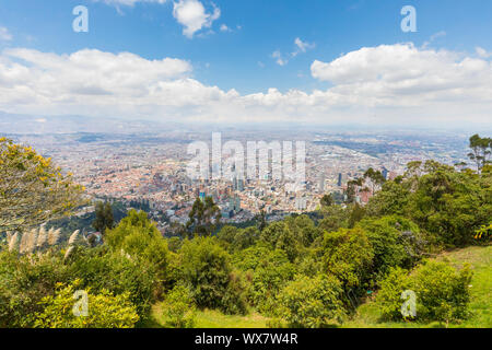 Bogota Luftaufnahme von Monserrate Berg an einem sonnigen Tag Stockfoto