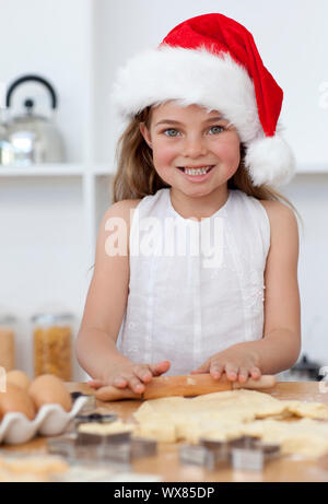 Happy Family Weihnachten Kuchen backen in der Küche in der Küche Stockfoto