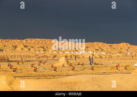 Xinjiang windige Stadt im Sonnenuntergang Stockfoto