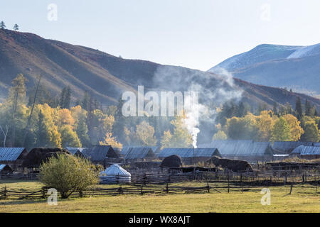 Xinjiang baihaba Dörfer am Morgen Stockfoto