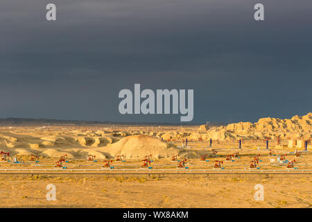 Xinjiang windige Stadt im Sonnenuntergang Stockfoto