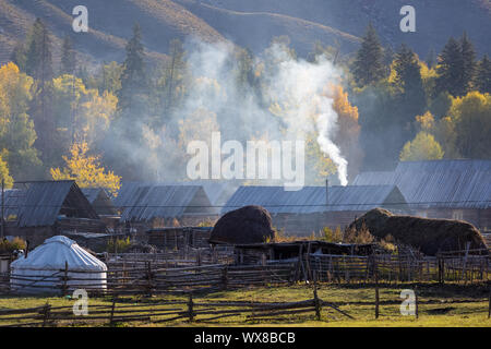 Xinjiang baihaba Dörfer am Morgen Stockfoto