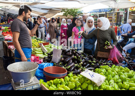 Gemüsemarkt in Istanbuls Stadtteil Fatih Stockfoto