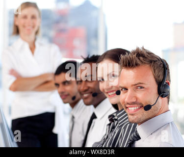 Fröhliches Team in einem Call Center Stockfoto