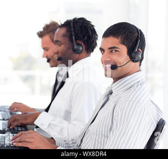 Business-Mitarbeiter in einem Callcenter Stockfoto