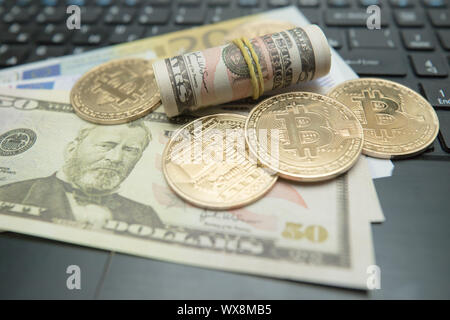 Golden bitcoin Hintergrund. Bitcoin cryptocurrency. Hochauflösendes Foto. Stockfoto