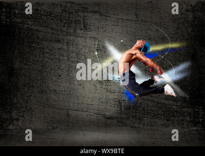 Tänzer springen, auf einer abstrakten Hintergrund. Collage Stockfoto