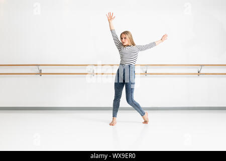 Tänzerin in Aktion Stockfoto