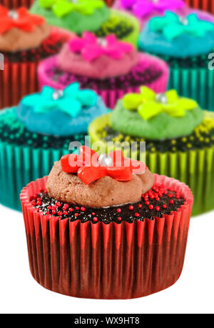 Bunte Muffins in verschiedenen Farben cups Stockfoto