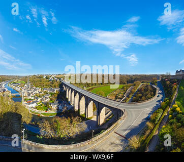 Ufer der Rance Fluß (Stadt Dinan, Frankreich). Stockfoto