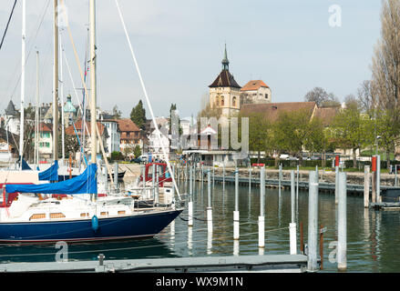 Aarbon, SG/Schweiz - April 7, 2019: Blick auf den Hafen und die Altstadt von Arbon am Ufer des Stockfoto