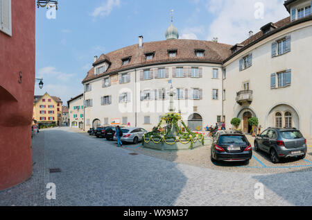 Maienfeld GR/Schweiz - April 13, 2019: historische Schweizer Dorf Maienfeld mit der Stadt squa Stockfoto