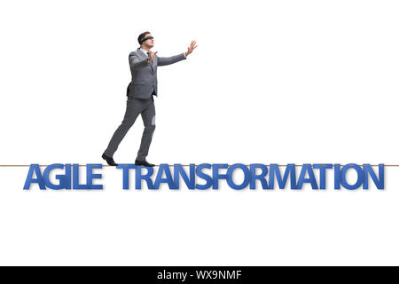 Agile transformation Konzept mit Geschäftsmann auf engen r Stockfoto