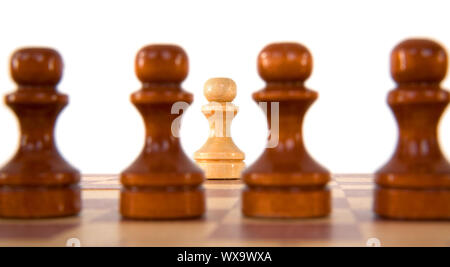 Holz dunkelbraun Bauern und einem biege Bauer Stockfoto