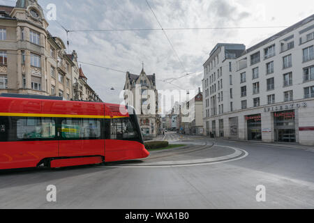 St. Gallen, SG/Schweiz - April 8, 2019: Die historischen Appenzeller Bahn rundet die Spisertor in Stockfoto