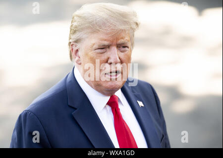 Washington, DC, USA. 16 Sep, 2019. September 16, 2019 - Washington, DC, USA: Präsident DONALD TRUMP im Gespräch mit Reportern in der Nähe der South Lawn des Weißen Hauses, als er auf die Marine ein Hubschrauber verlässt seine Reise in Albuquerque, New Mexiko, an einer 'Halten' Amerika große Rally'' zu starten. Quelle: Michael Brochstein/ZUMA Draht/Alamy leben Nachrichten Stockfoto