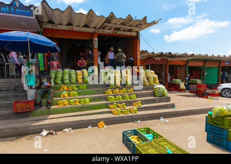 Bogota verpackt Banane Shop im allgemeinen Markt der Corabastos Stockfoto