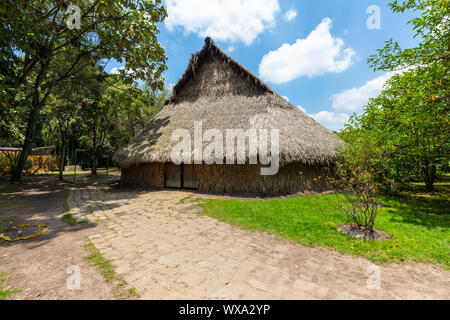 Bogota alten rustikalen Stroh Hut der eingeborenen Kolumbien Stockfoto