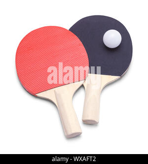 Rot und Schwarz Ping Pong Paddles mit Kugel isoliert auf Weiss. Stockfoto