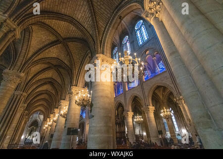 Interieur von Notre-Dame de Paris, mittelalterlichen gotischen Kathedrale in Paris, Frankreich, ein paar Wochen vor der Zerstörung durch Feuer Stockfoto