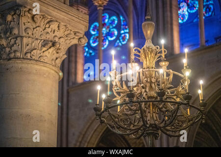 Interieur von Notre-Dame de Paris, mittelalterlichen gotischen Kathedrale in Paris, Frankreich, ein paar Wochen vor der Zerstörung durch Feuer Stockfoto