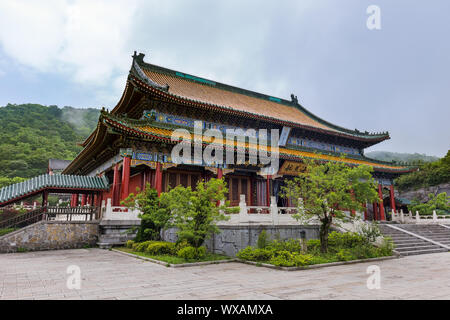 Buddhistische Tempel in Tianmenshan natur park - Zhangjiajie China Stockfoto