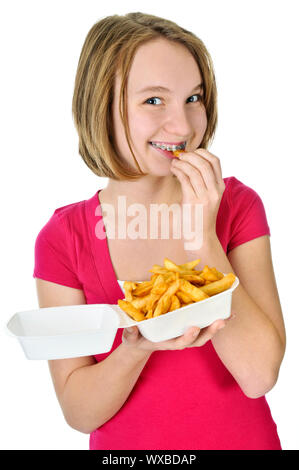 Teenage essen Pommes frites isoliert auf weißem Hintergrund Stockfoto