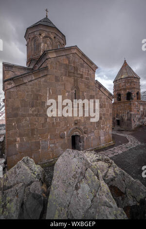 Kathedrale gergeti auf Mountain Top Stockfoto