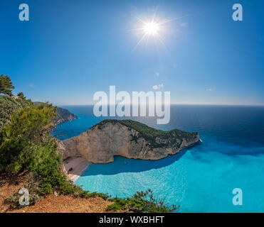 Sonne über Klippen in Schiffswrack Cove Stockfoto