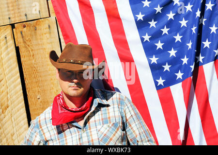 Süd-WEST - ein Cowboy braucht Zeit um sich auszuruhen und zu reflektieren. Stockfoto