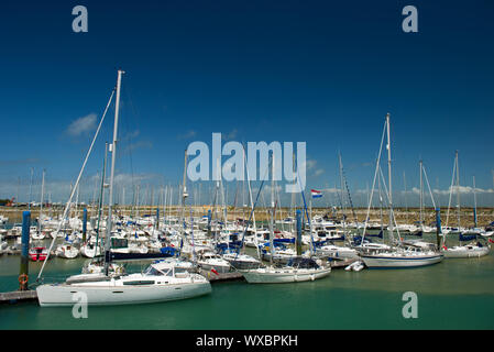 Insel D'Oleron in der französischen Charente mit Yachten im Hafen von Saint-Denis Stockfoto