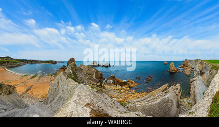 Arnia Strand Küste Landschaft. Stockfoto