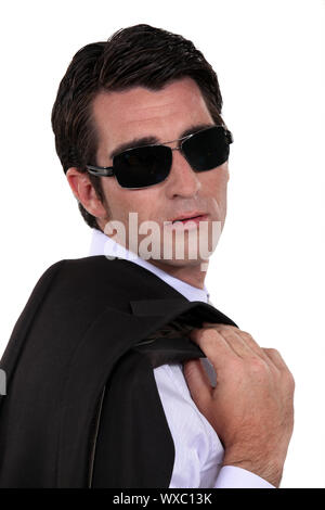 Mann mit dunklen Sonnenbrille Stockfoto
