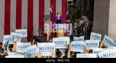 New York, NY - 16. September 2019: Demokratische Präsidentschaftskandidat Senator Elizabeth Warren spricht während der Kundgebung in Washington Square Park Stockfoto