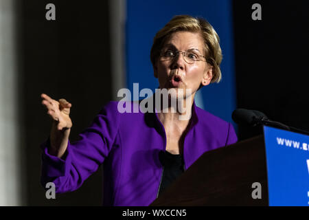 New York, USA, 16. September 2019. Massachusetts Senator und Demokratische Präsidentschaftskandidat Elizabeth Warren Adressen auf einer Kundgebung im New Yorker Washington Square Park. Credit: Enrique Ufer/Alamy leben Nachrichten Stockfoto