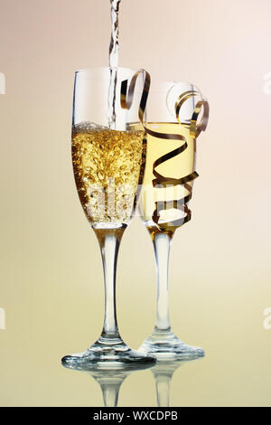 Champagner in Champagner-Gläser Stockfoto