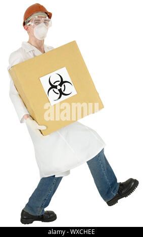 Wissenschaftler in der hand Karton mit Aufkleber schild Biohazard Stockfoto