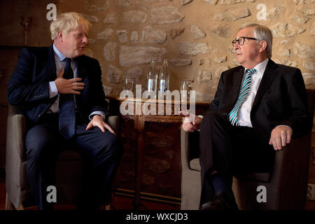 Luxemburg. 16 Sep, 2019. Der Präsident der Europäischen Kommission, Jean-Claude Juncker (R) Gespräche mit dem britischen Premierminister Boris Johnson in Luxemburg, Sept. 16, 2019. (Europäische Kommission/Handout über Xinhua) Quelle: Xinhua/Alamy leben Nachrichten Stockfoto